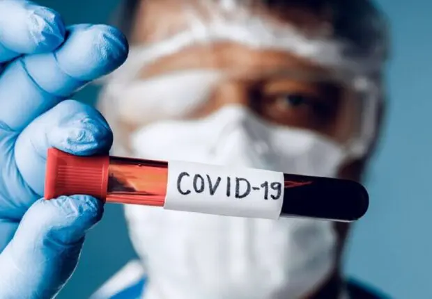 Un nouveau variant du Covid-19 suscite des inquiétudes : faut-il craindre une vague estivale ?