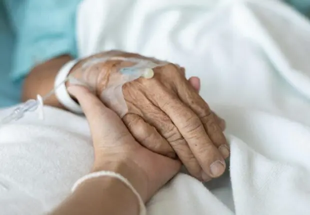 Loi sur l’aide à mourir en France : les députés tranchent, la Grande Mosquée de Paris s’alarme