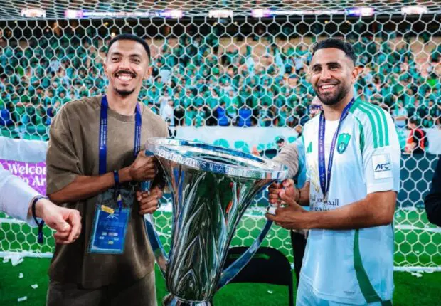 3 titres majeurs sur 3 continents, Mahrez sur le toit du football algérien