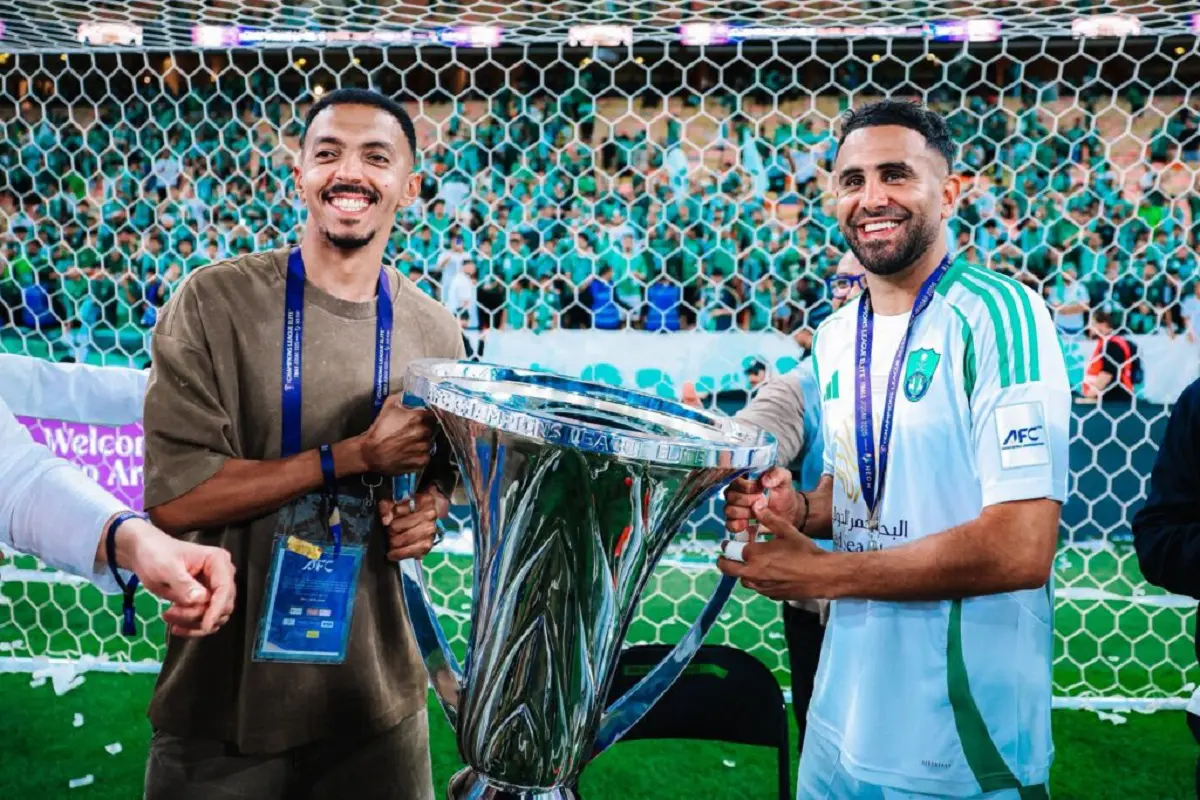 3 titres majeurs sur 3 continents, Mahrez sur le toit du football algérien
