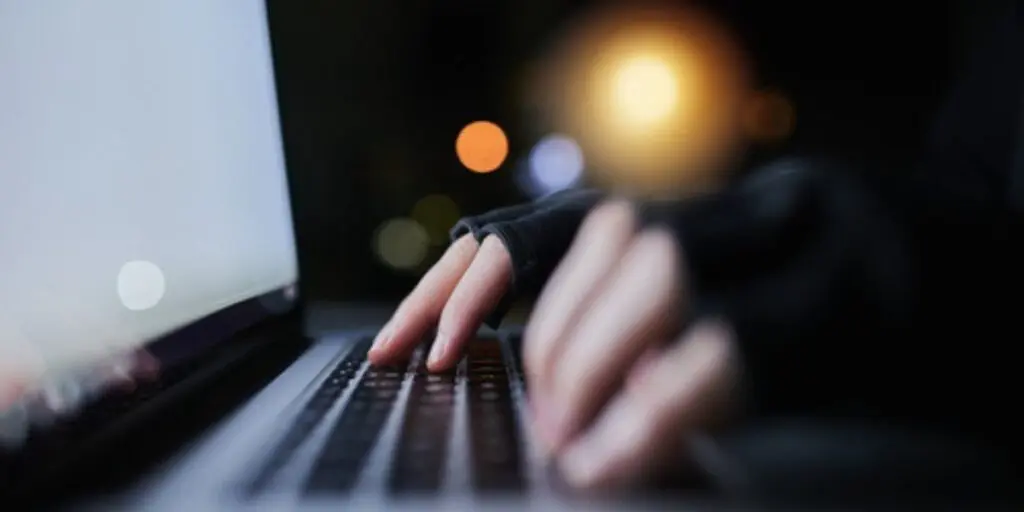 Arnaque sur les réseaux sociaux : un réseau fait 1500 victimes à travers le pays