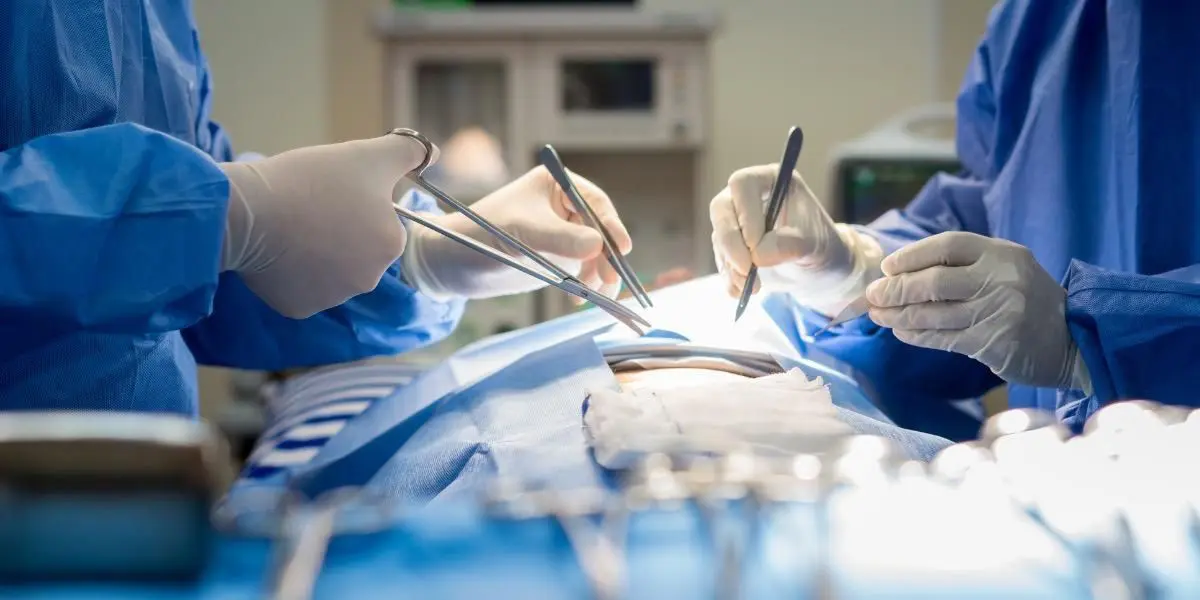 Scandale à Annaba : un professeur hospitalier accusé de monnayer ses interventions chirurgicales