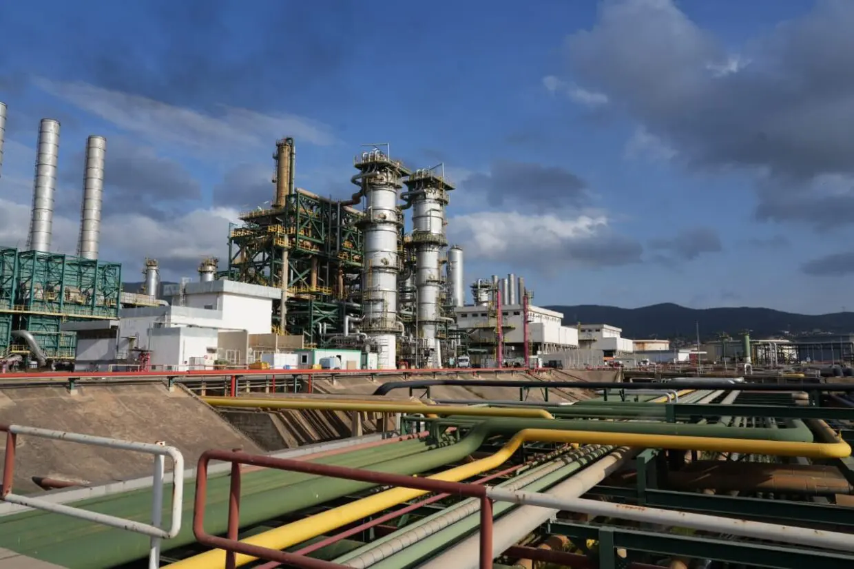 La plus grande raffinerie d’Algérie à l’arrêt : que cache la décision de Sonatrach ?