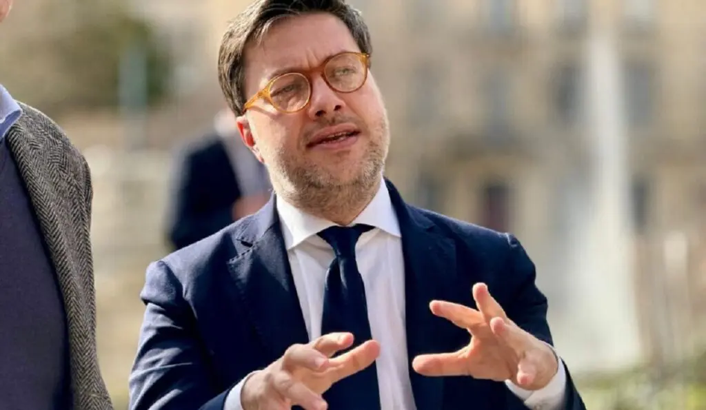 Hommage aux victimes du 8 mai 1945 : le maire de Marseille sous le feu des critiques