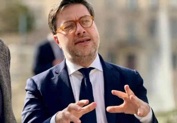 Hommage aux victimes du 8 mai 1945 : le maire de Marseille sous le feu des critiques