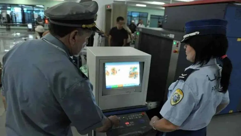 8 douaniers condamnés pour trafic de stupéfiants à l’aéroport d’Alger