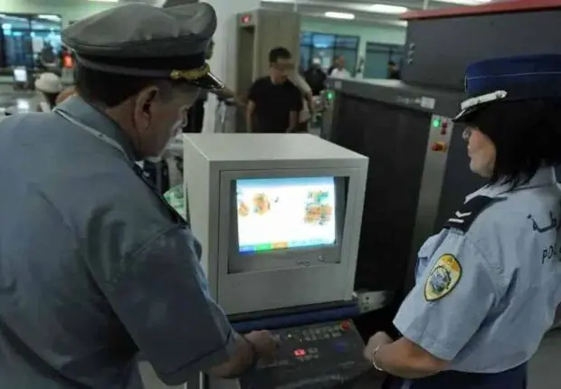 8 douaniers condamnés pour trafic de stupéfiants à l’aéroport d’Alger