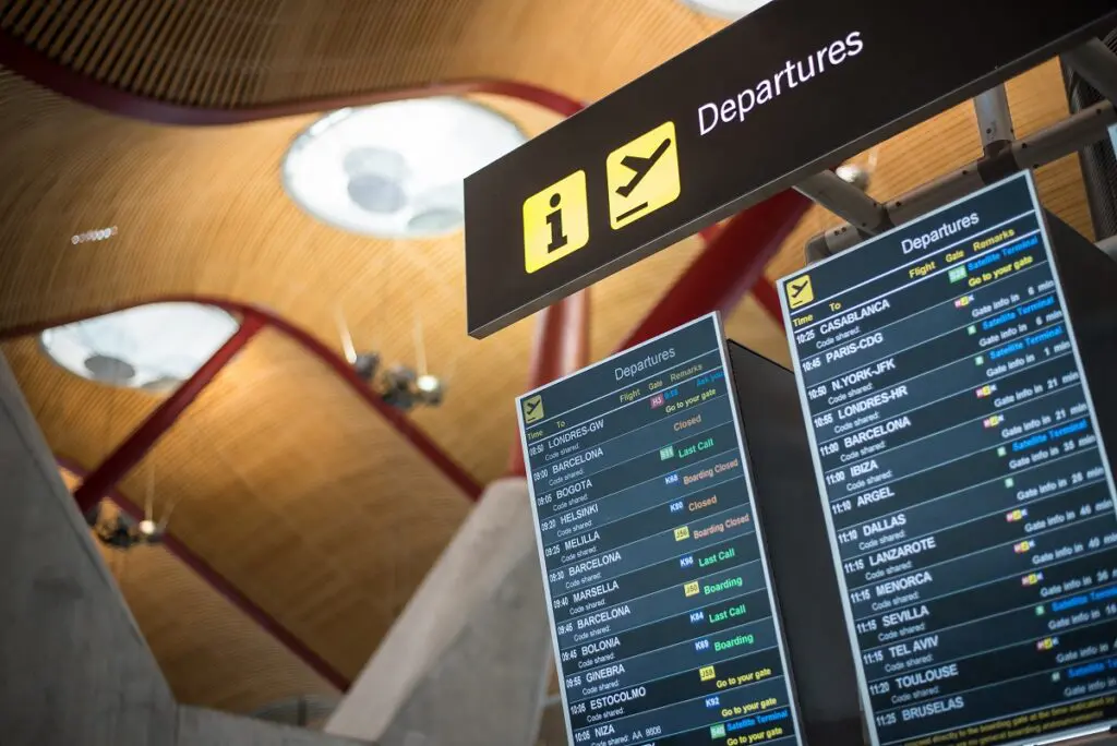 Retards et annulations dans les aéroports en France : les vols vers l’Algérie menacés