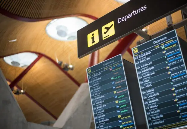 Retards et annulations dans les aéroports en France : les vols vers l’Algérie menacés