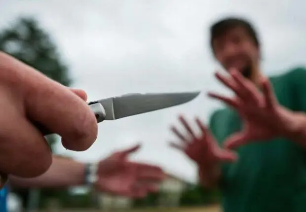 Il défend des collégiennes harcelées : un passant poignardé pour avoir dit « stop »