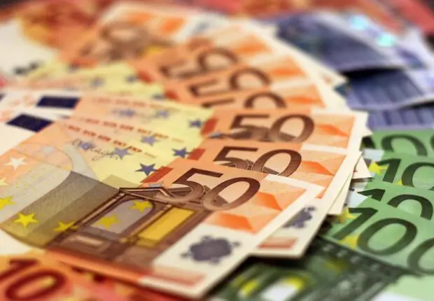 Marché noir : l’euro flambe à plus de 260 dinars, quel est le prix du billet de 100 ce 27 mai ?
