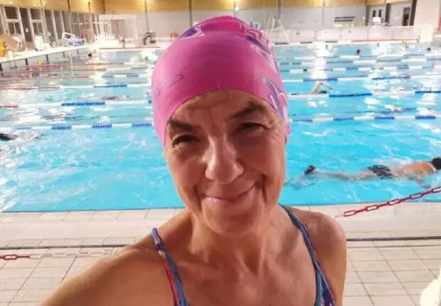 À 65 ans, une Algérienne se lance le défi de relier l’Angleterre à la France à la nage