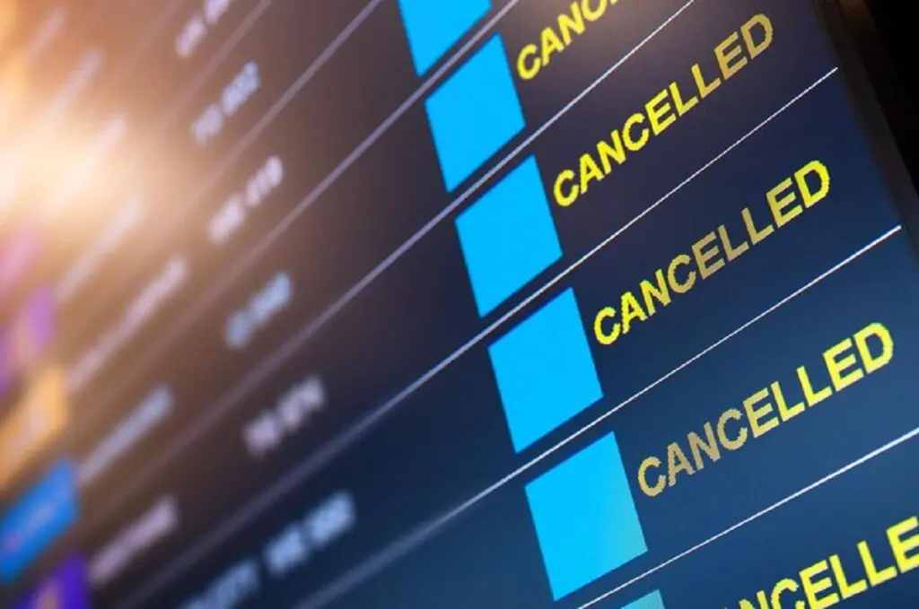 Vols France–Algérie : une panne paralyse l&rsquo;aéroport d&rsquo;Orly, 15 % des départs annulés ce lundi