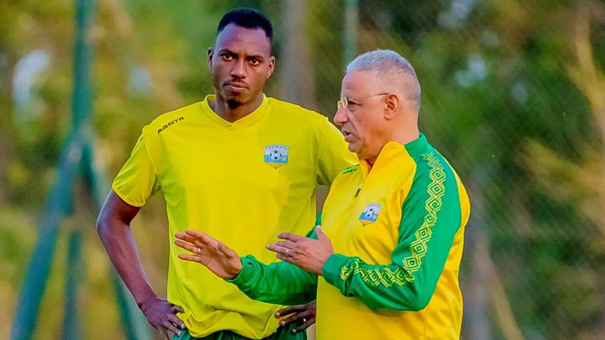 « Je préfère prendre Benkhemassa plutôt que Cherki », le coup de gueule d’Adel Amrouche