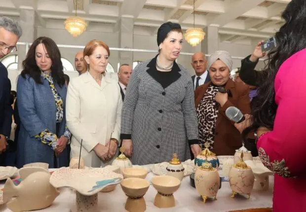 L’État accorde jusqu’à 100 000 DA aux femmes au foyer : Détails et conditions