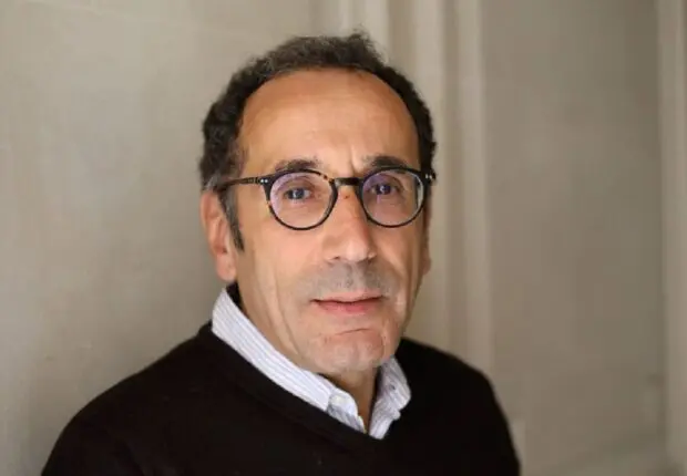 « Il faudra changer de prénom » : pendant 20 ans de travail en France, Mohamed a été… Antoine