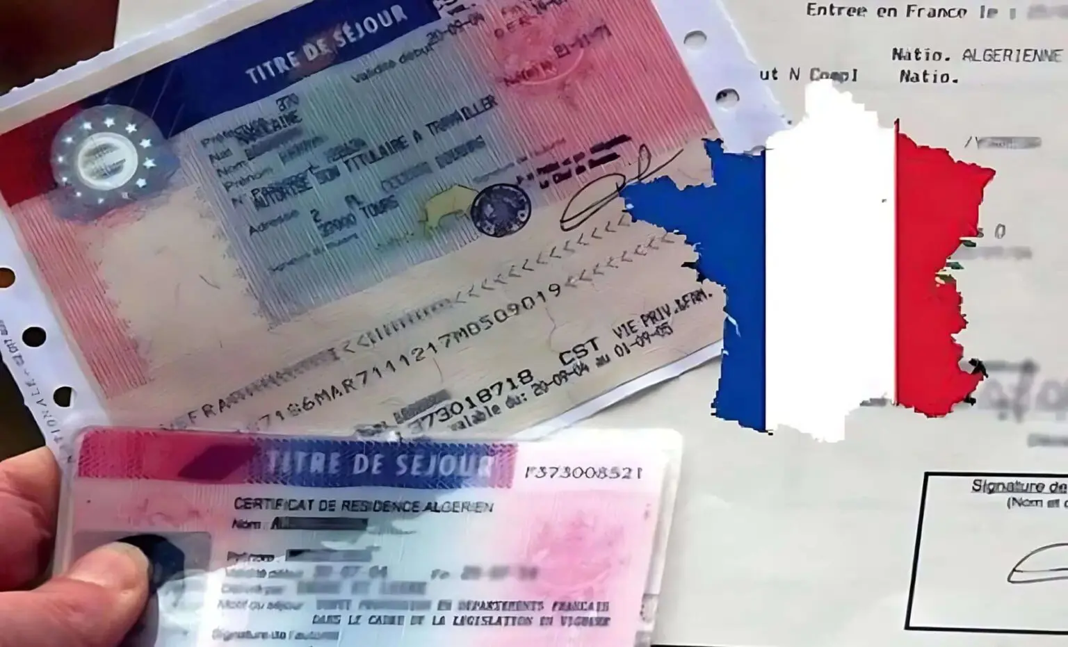 Le casse-tête numérique des titres de séjour en France