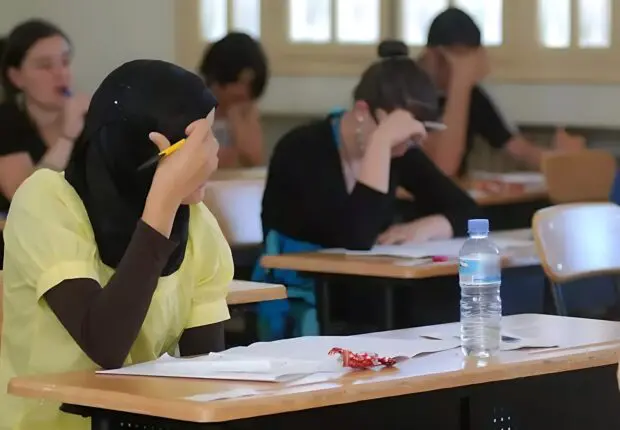 Fraude high-tech : elles divulguent des sujets du BAC par Bluetooth, 2 sœurs condamnées