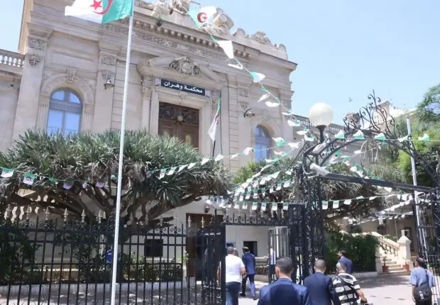 Une étudiante arrêtée pour vente de contenu pour adultes sur les réseaux sociaux