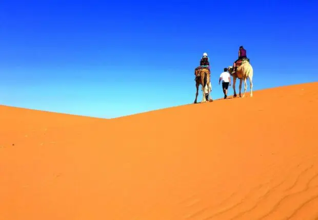 Explorer le Sahara algérien en été : mythes, réalités et conseils clés pour les aventuriers