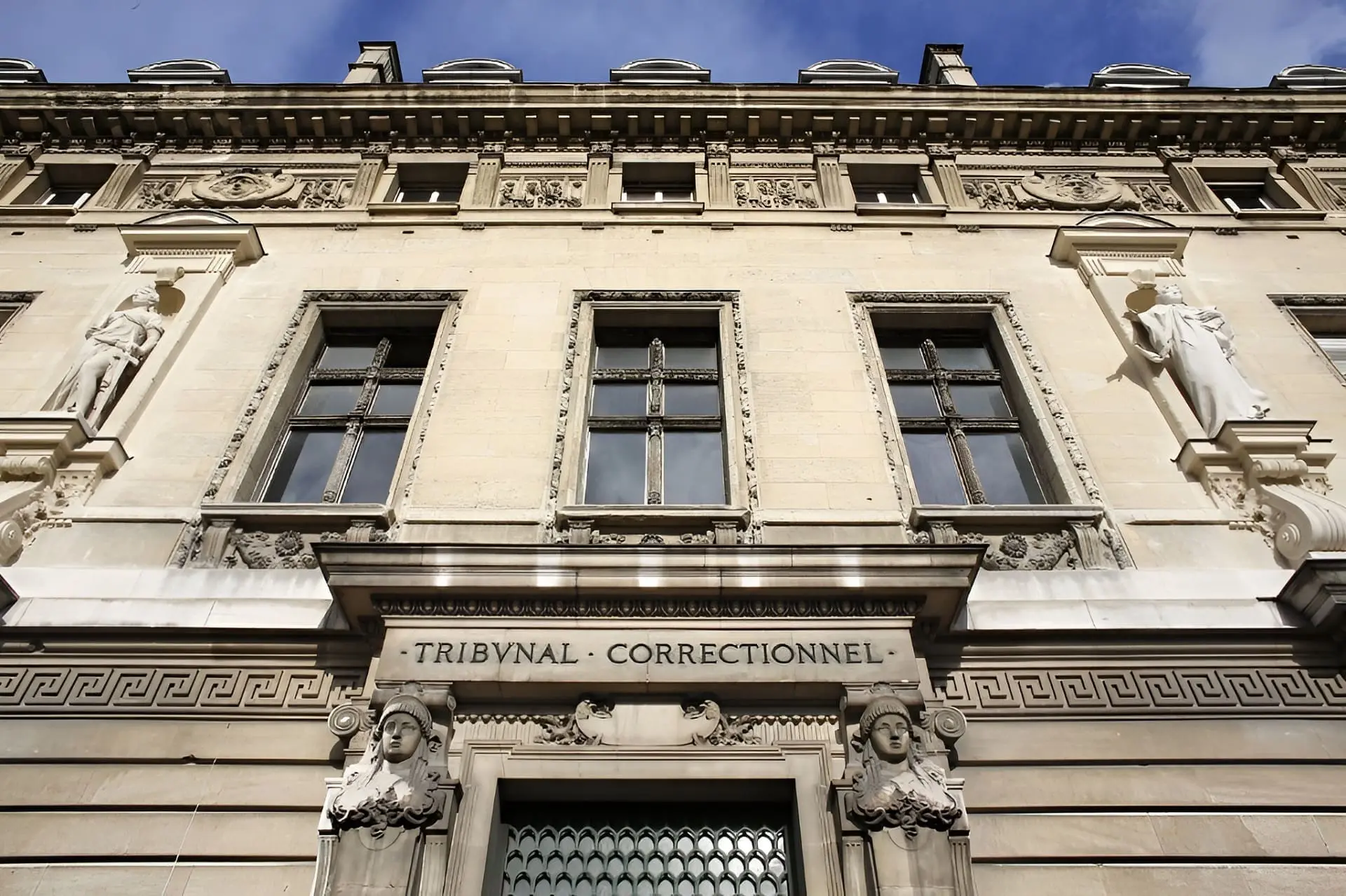 Empoisonnement de produits halal, projet d’assassinats : le procès du groupe AFO s’ouvre à Paris