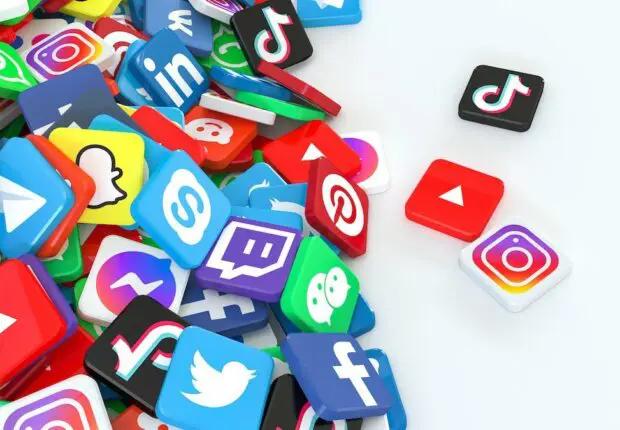 Médias sociaux, technologie et leur impact sur la manière dont les gens gagnent leur vie