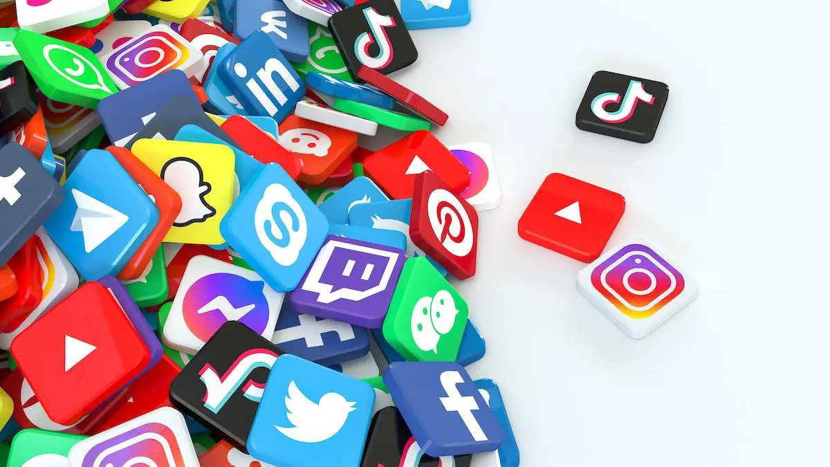 Médias sociaux, technologie et leur impact sur la manière dont les gens gagnent leur vie