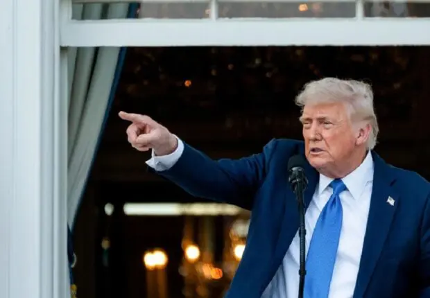 Trump ferme la porte aux ressortissants de 12 pays : les Algériens sont-ils concernés ?