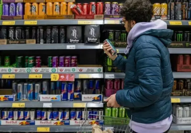 Elles tuent en silence… et leur consommation explose : nouvelle alerte sur ces boissons « mortelles »