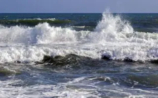 Des vagues dangereuses de 2,5 m attendues : l’ONM déclenche une alerte jusqu’au vendredi 12 juin