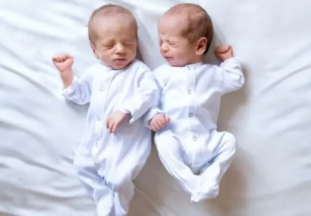 En 2025, naître « garçon » coûte plus cher ? Le scandale des cliniques privées éclate en Algérie