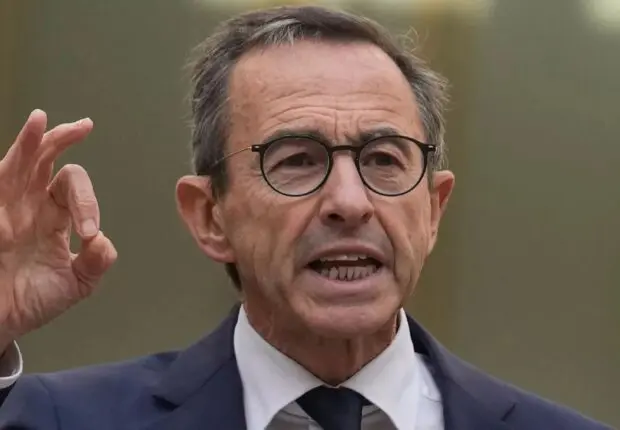 Passeports algériens délivrés en France : Retailleau menace de ne pas reconnaître ces documents