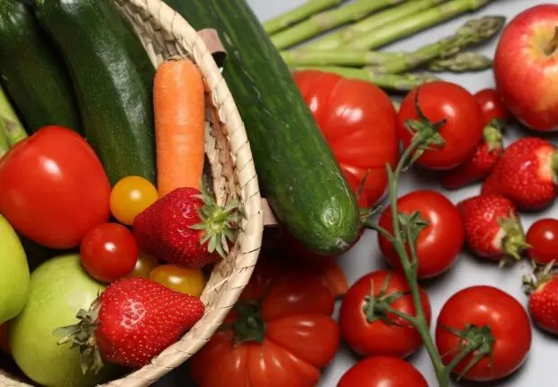 Zitouni s’attaque à la spéculation sur les fruits et légumes de saison