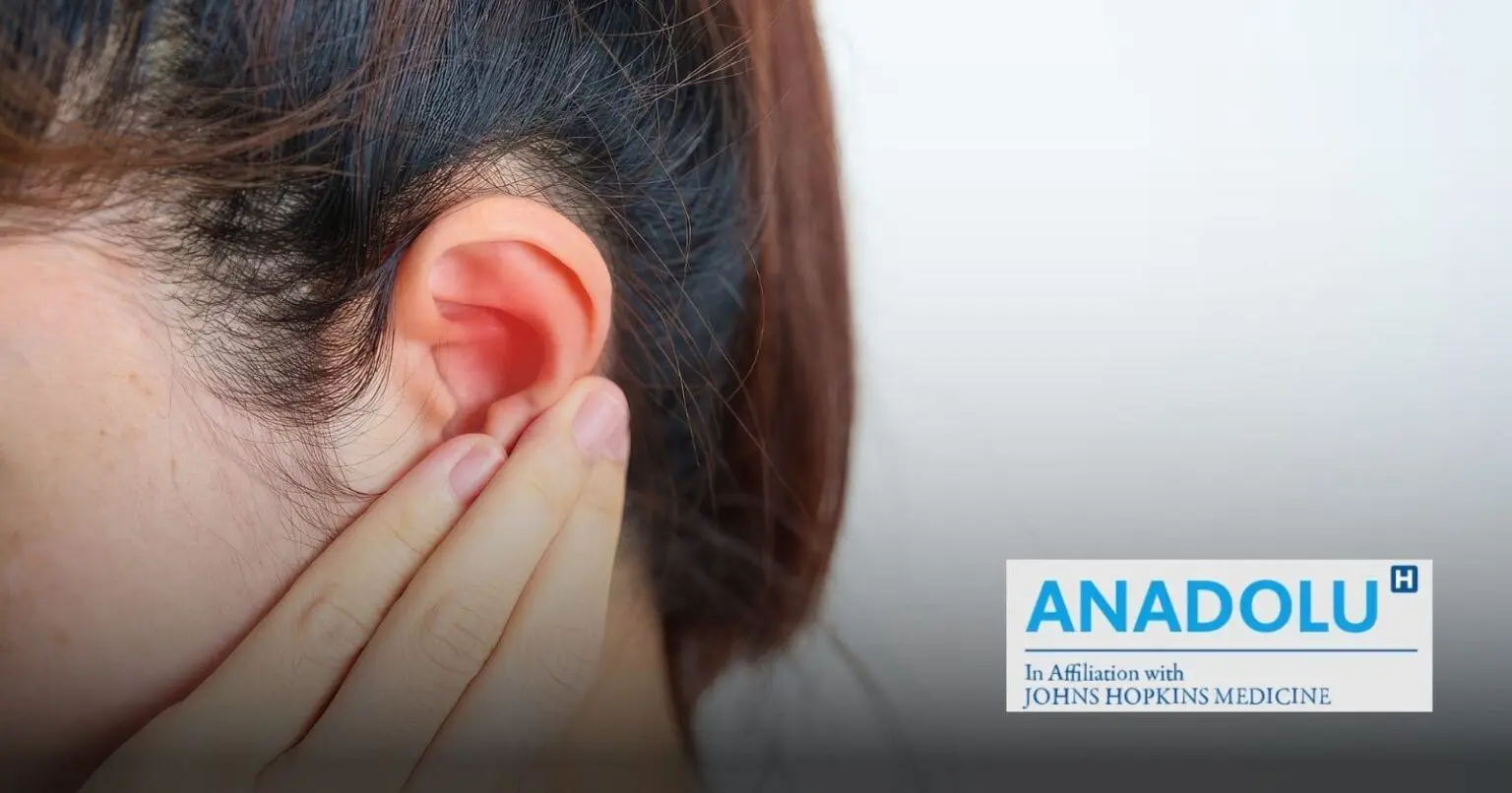 Bosse derrière l’oreille : Pourquoi apparaît-elle et que faut-il savoir ?