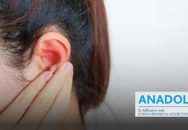 Bosse derrière l’oreille : Pourquoi apparaît-elle et que faut-il savoir ?