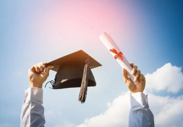 Bac 2025 : deux wilayas au coude-à-coude, trio féminin en tête du classement