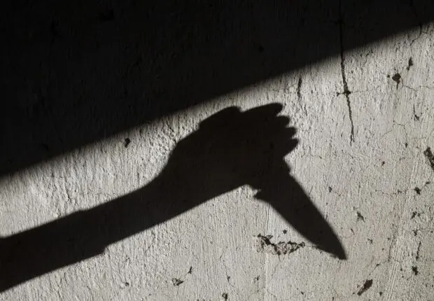 Quand un projet de mariage vire au drame : un chauffeur de bus poignardé par une femme de 44 ans à Béjaïa