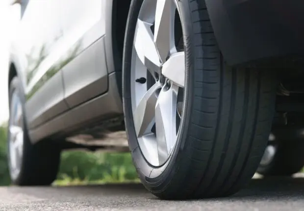 Introuvables et hors de prix : les pneus au cœur d’une chasse aux spéculateurs en Algérie