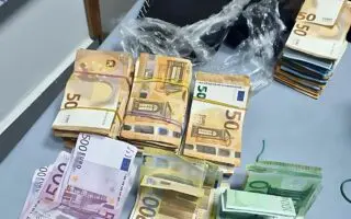 Vol vers Istanbul stoppé net : 7 kg d&rsquo;or et 20 000 euros saisis à l&rsquo;aéroport d&rsquo;Oran