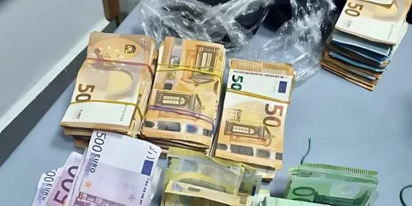 Vol vers Istanbul stoppé net : 7 kg d&rsquo;or et 20 000 euros saisis à l&rsquo;aéroport d&rsquo;Oran