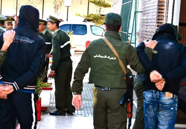 Ils se faisaient passer pour de hauts cadres de l’État : 7 imposteurs devant la justice à Alger