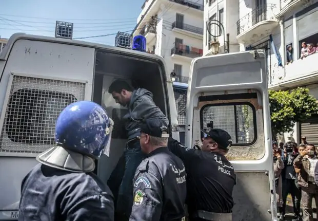 Véhicules FIAT revendus à prix record : un professeur universitaire jugé pour spéculation à Alger