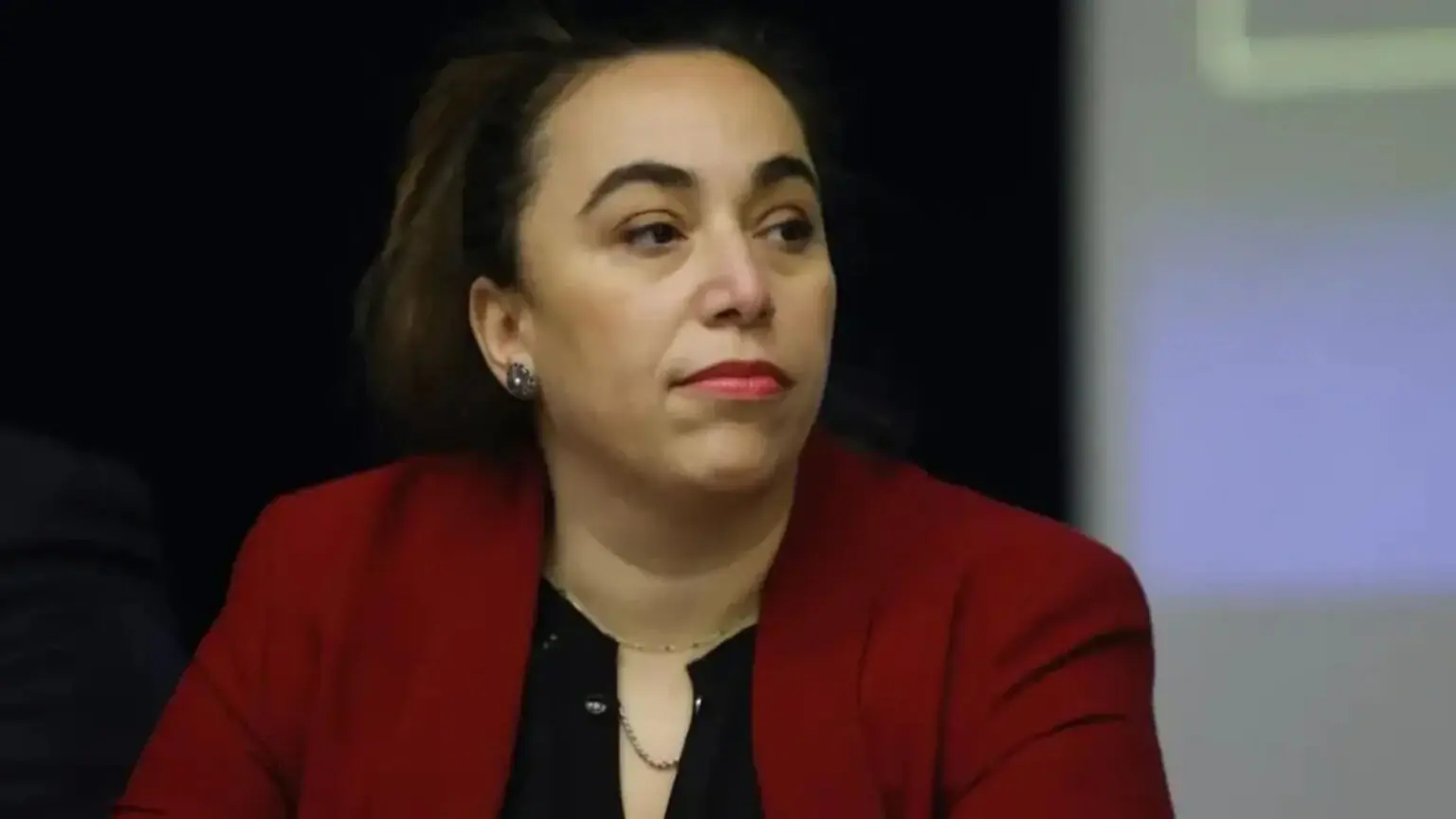 Sabrina Sebaïhi poursuit une ex-ministre française pour incitation à la haine contre les Algériens