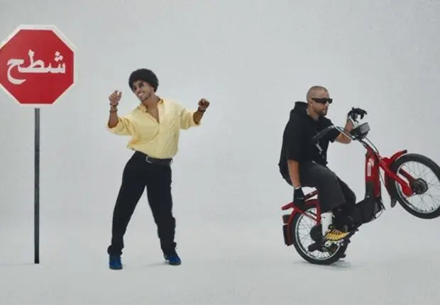 Polémique en Algérie : Mohamed Khassani critiqué après son apparition dans un clip marocain