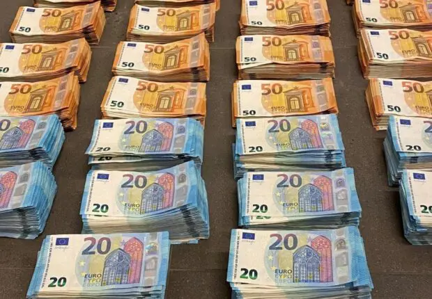 Plus de 100 000 euros saisis à l’aéroport d’Alger