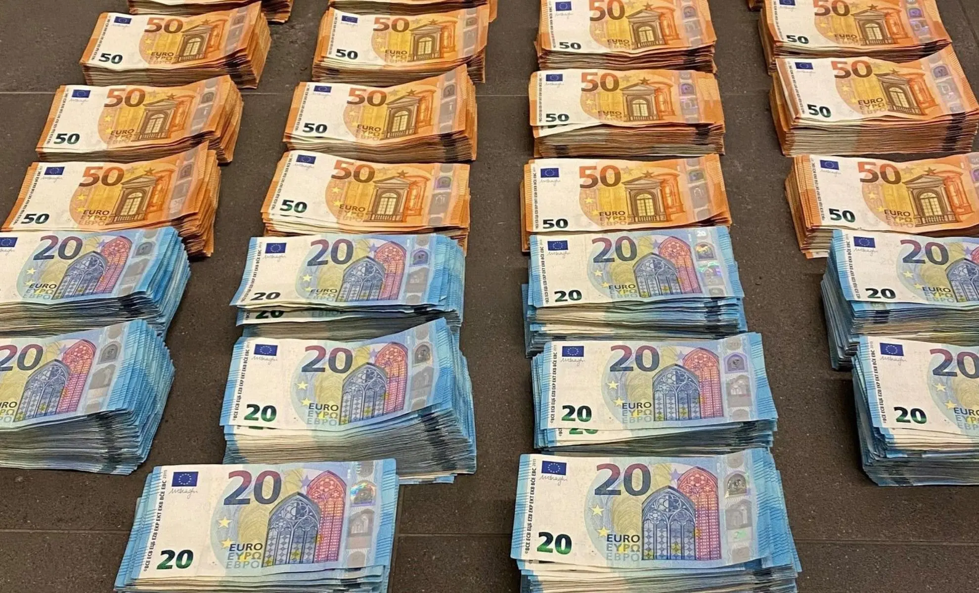 Plus de 100 000 euros saisis à l’aéroport d’Alger