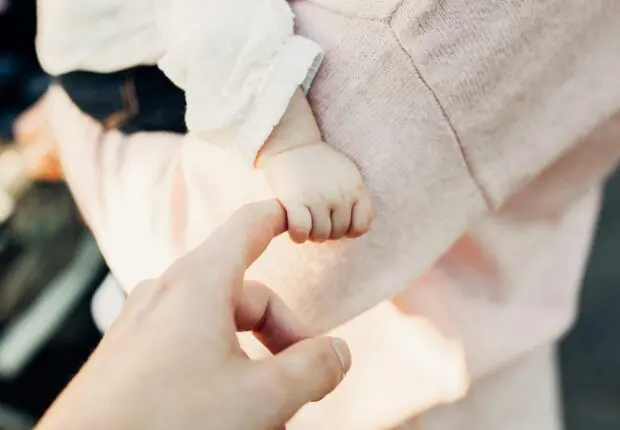 France : leur bébé intoxiqué au cannabis, un couple algérien risque l’expulsion sans leur fille