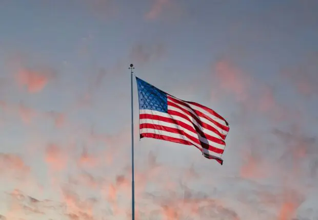 Trump durcit l’octroi de visa : jusqu’à 15 000 $ exigés à l’entrée aux États-Unis