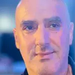 Hocine Visa quitte l’Algérie en Harraga ? L’acteur brise le silence et dévoile la vérité