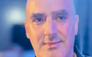 Hocine Visa quitte l’Algérie en Harraga ? L’acteur brise le silence et dévoile la vérité